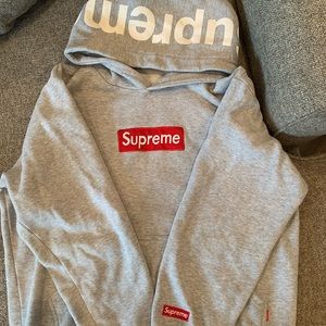 Supreme hoodie